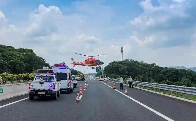 鹤山区高速公路汽车救援案例