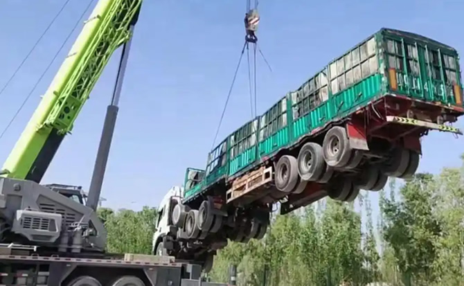 鹤山区道路脱困救援案例